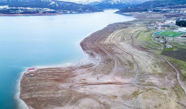 Tokat’ta endişelendiren kuraklık havadan görüntülendi