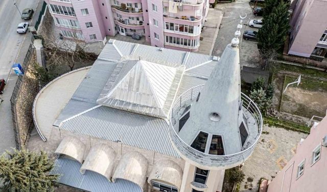 Tokat’ta uzay mekiği minareli cami dikkat çekiyor