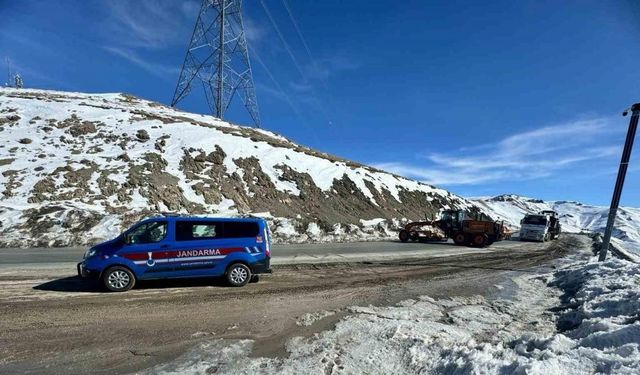 1 kişinin hayatını kaybettiği çığ bölgesinde kontrollü patlatma