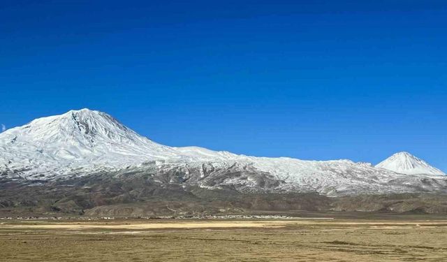 Ağrı Dağı ihtişamıyla göz kamaştırıyor