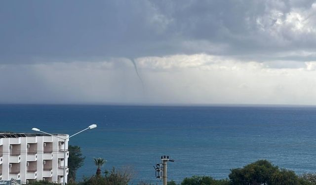 Alanya’da aynı anda 5 hortum ve dolu yaşandı