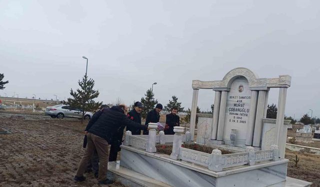 Aşık Murat Çobanoğlu Kars’taki mezarı başında anıldı