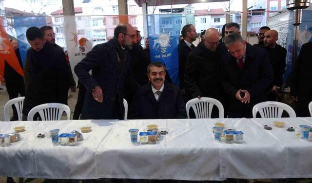 Bakan Tekin, Burdur’da vatandaşlarla iftarda bir araya geldi