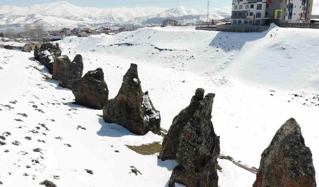 Beyaza bürünen "Nemrut’un Develeri" görsel şölen oluşturdu