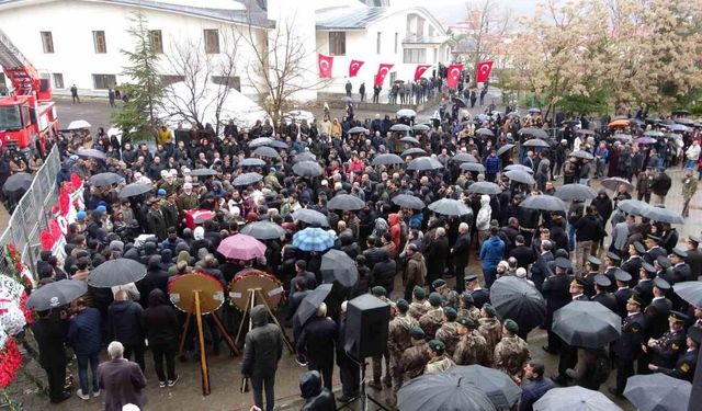 Bingöllü şehit son yolculuğuna uğurlandı