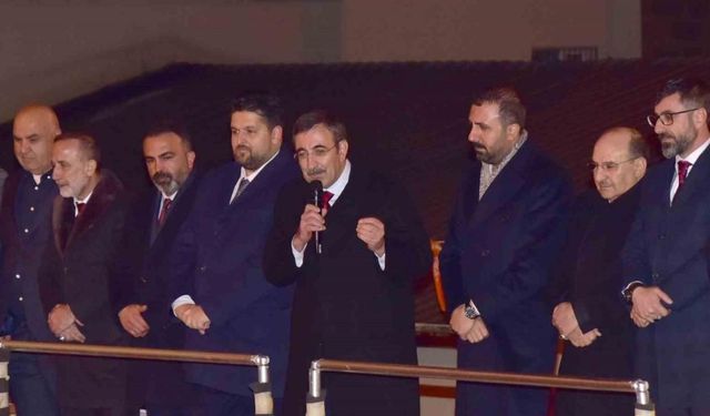 Cumhurbaşkanı Yardımcısı Yılmaz, Ahlat’ta halkla buluştu