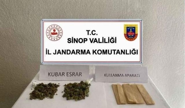 Durdurulan otobüsten 25 gram kubar esrar çıktı