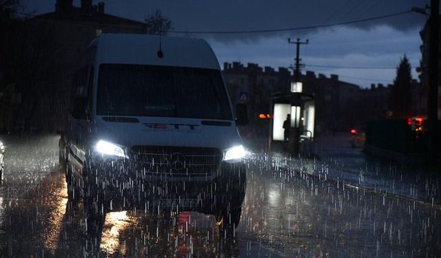 Edirne’de sağanak ve dolu etkili oldu