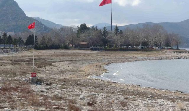 Eğirdir Gölü’nde yaşanan su kaybı balıkçılığı yok ediyor