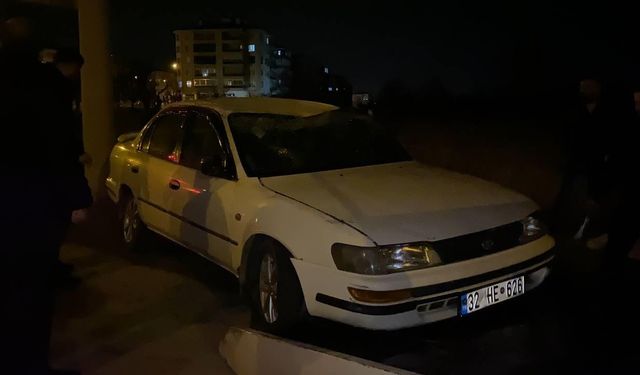 Isparta’da kamyonetle otomobil çarpıştı: 5 yaralı