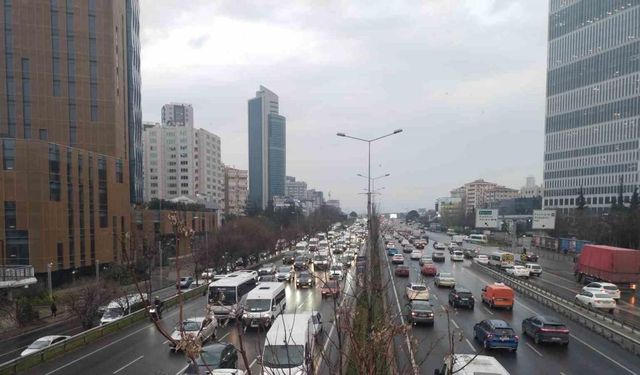 İstanbul’da trafik yoğunluğu yüzde 83’e ulaştı