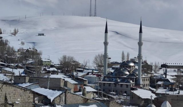 Kar yağışı Aşkale’yi esir aldı