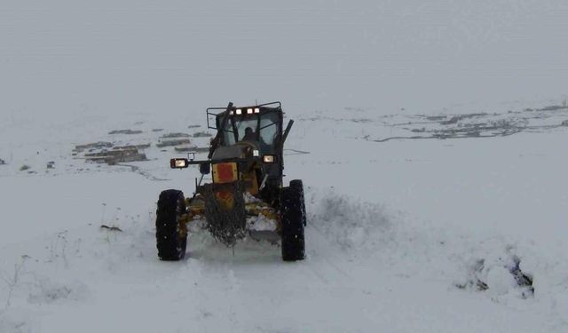 Kars’ta kar 47 köy yolunu ulaşıma kapadı