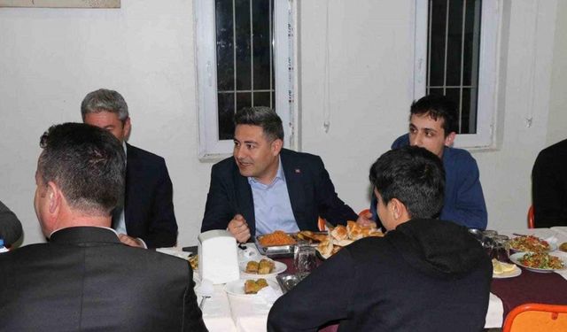 Kaymakam Özçelik, öğrencilerle birlikte iftar yaptı