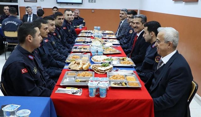 Kırklareli valisi jandarma personeli ile iftarda buluştu