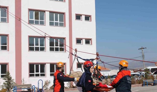 Kırşehir’de gerçeğini aratmayan deprem tatbikatı