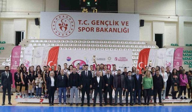 Mardian Mall’dan Voleybolun Sultanlarına destek