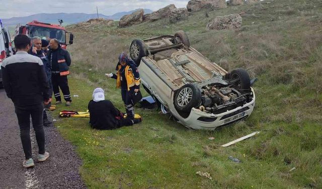 Mardin’de hafif ticari araç takla attı: 4 yaralı