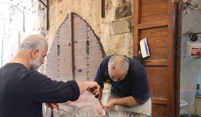 Mardinli tatlıcı, 90 yıllık aile geleneğini Ramazan’dan Ramazan’a sürdürüyor