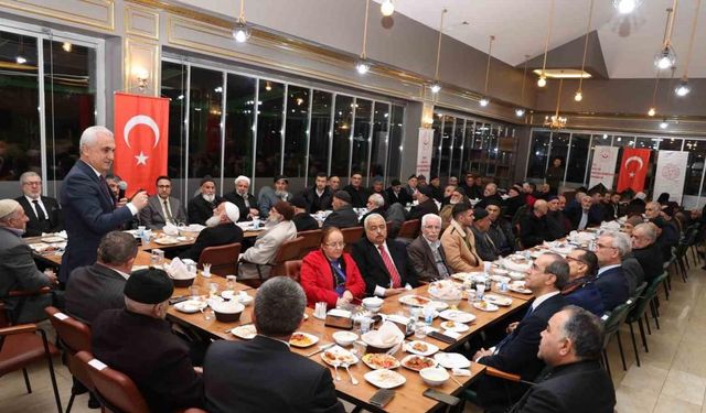 Muş’ta yaşlılar iftarda buluştu