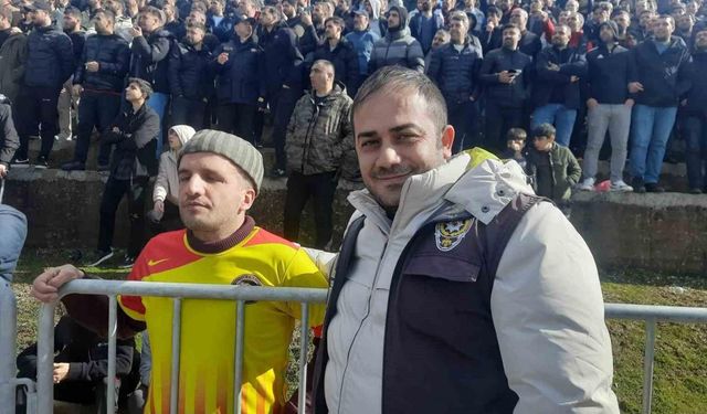 Polis memuru, görme engelli gence maçı anbean anlattı