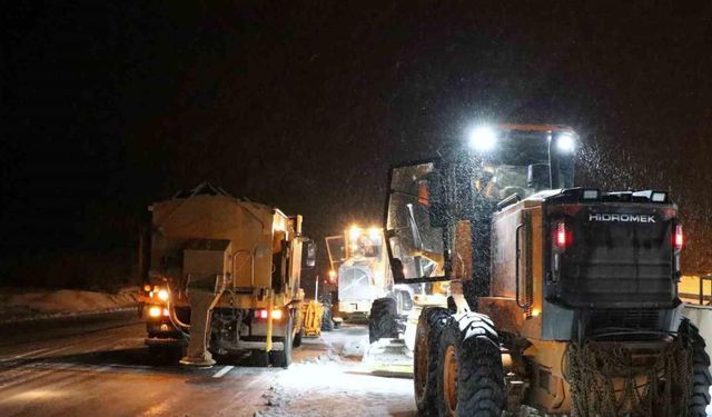 Refahiye’de kar ve tipiden taşımalı eğitim öğretime 1 gün süre ile ara verildi