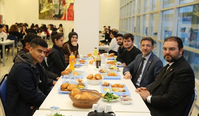 Rektör Alkış, öğrenciler ile iftar yemeğinde buluştu