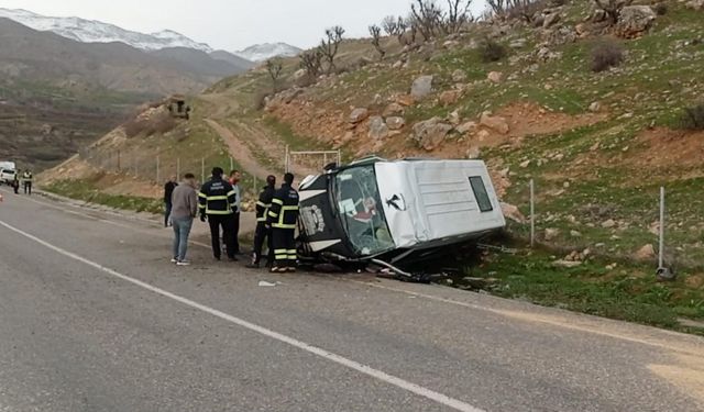 Siirt’te öğrenci minibüsü devrildi: 1 ölü, 6 yaralı