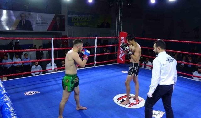 Tatvan’da Türkiye-İran Muaythai gecesi düzenlendi