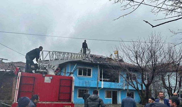 Tokat’ta mumdan çıkan yangın evi kullanılamaz hale getirdi