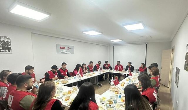 Vali Ekici, Türk Kızılay gönüllüleri ile iftarda bir araya geldi