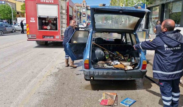 Alaca’da park halinde otomobil yandı