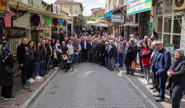 Başkan sahaya indi, esnaflarla bir araya geldi