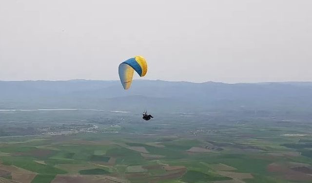 Bayat’ta yamaç paraşütü etkinliği