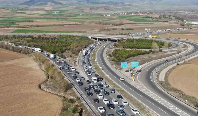 Bayram dönüşünde araç kuyruğu 70 kilometreye ulaştı