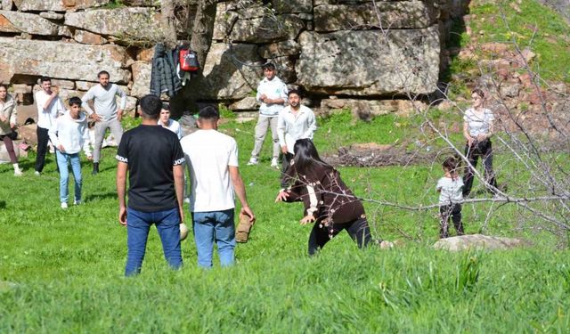 Beytüşşebap’ta terörden temizlenen yerlere doğa yürüyüşü yapılıp kamp kuruldu