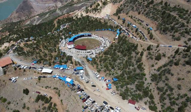 Boğalar yeni Yusufeli’nde ilk kez arenaya çıktı