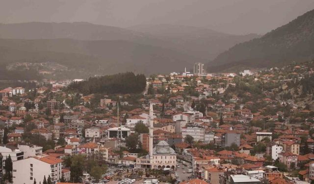 Burdur ve Bucak’ta çöl tozu etkili oldu