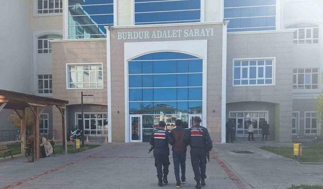 Burdur’da asayiş uygulamalarında yakalanan 13 firari hükümlü cezaevine gönderildi