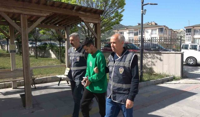 Burdur’da farklı suçlardan 25 yıl hapis cezasıyla aranan firari cezaevine gönderildi