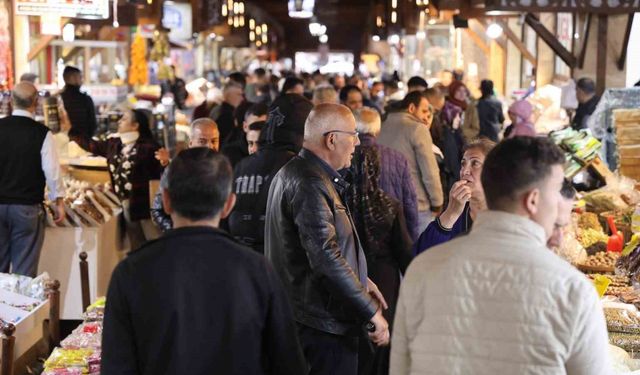 Elazığ Kapalı Çarşı’da bayram yoğunluğu