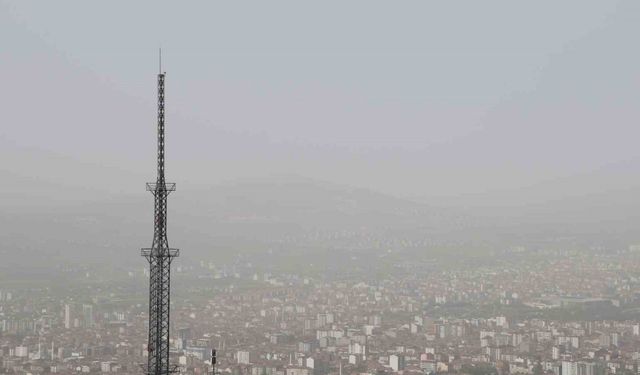 Elazığ’da toz bulutu etkili oldu