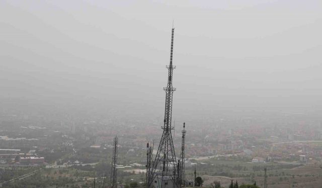 Elazığ’da toz taşınımı etkili oldu