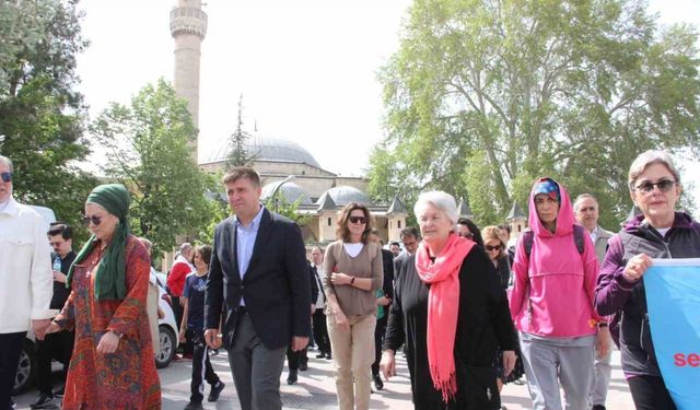 Hazreti Mevlana için Karaman’dan Konya’ya Sevgi ve Barış Yürüyüşü düzenlendi