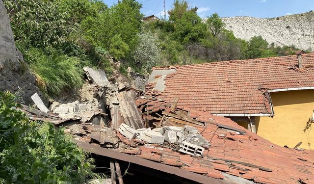 Karabük’te heyelan nedeniyle 4 ev boşaltıldı