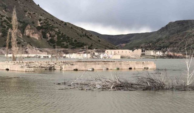 Kars’ta baraj kapakları kapandı, eski köy sular altında kaldı