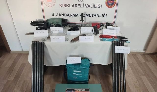 Kırklareli’nde define arayan 4 kişi yakalandı