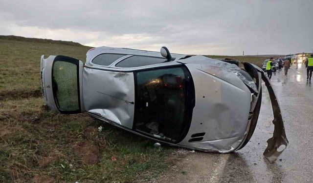 Kontrolden çıkan otomobil şarampole devrildi: 5 yaralı