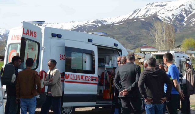 Köy muhtarının aracıyla öğrenci servisi çarpıştı: 10 yaralı