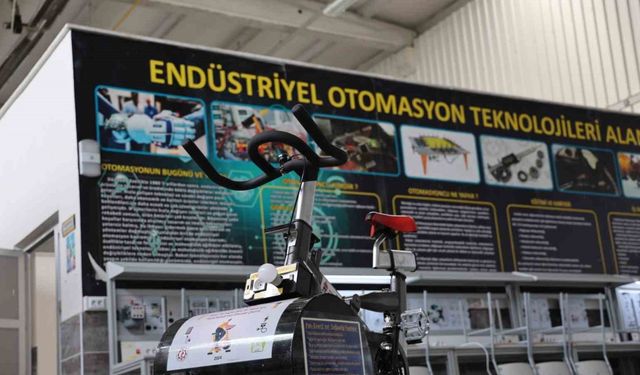 Liseli genç kondisyon bisikletinde harcadığı enerjiyi elektriğe çevirdi